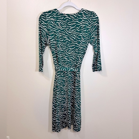 NWT 41 Hawthorn Women’s Belted Wrap Dress Green and White Print Size Small - Picture 5 of 14